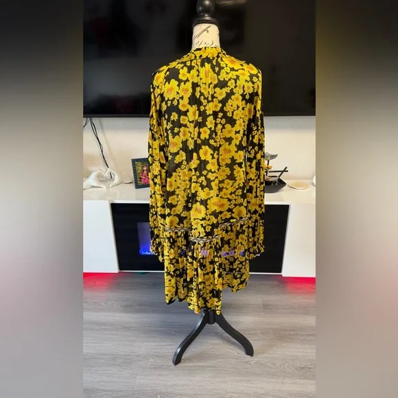 Free People Yellow Black Floral Love
Visitar >
Letter Swing Dress medium - Picture 4 of 11